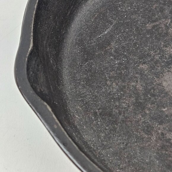 Vintage Cast Iron Small Skillet SK Mark 5D 3 Notch Heat Ring Double Pour Spout - Picture 10 of 11